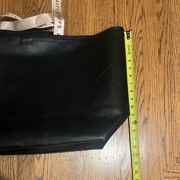 ALOHA XCHNG  Black Tote - Picture 8 of 11